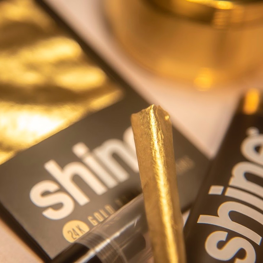 Il curioso “caso” della cartine oro Shine 24k
